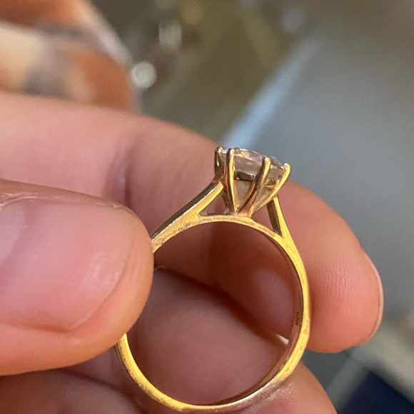 10k gold ring size 8 - Picture 3 of 3